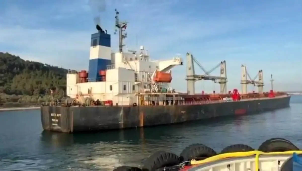 Dökme Yük Gemisi Çanakkale\'de Karaya Oturdu