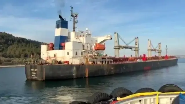 Dökme Yük Gemisi Çanakkale’de Karaya Oturdu