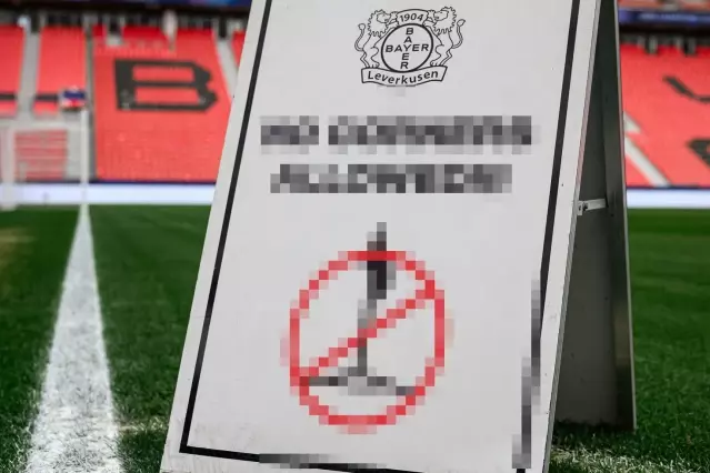 Daha önce böyle bir uyarı levhası görmediniz! Bayer Leverkusen’den Arsenal’in köşe vuruşlarına esprili önlem