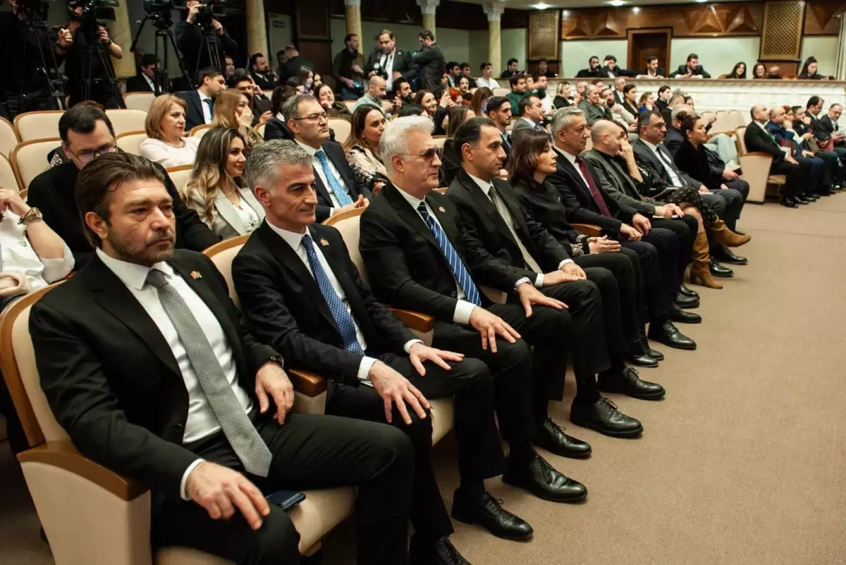 Tamer Karadağlı\'ya Azerbaycan\'dan Ödül