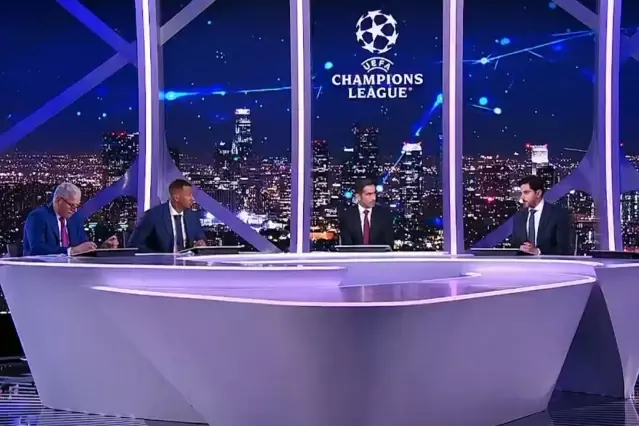 Galatasaray-Liverpool maçını yorumlarken telefonlarına gelen sesle şoke oldular