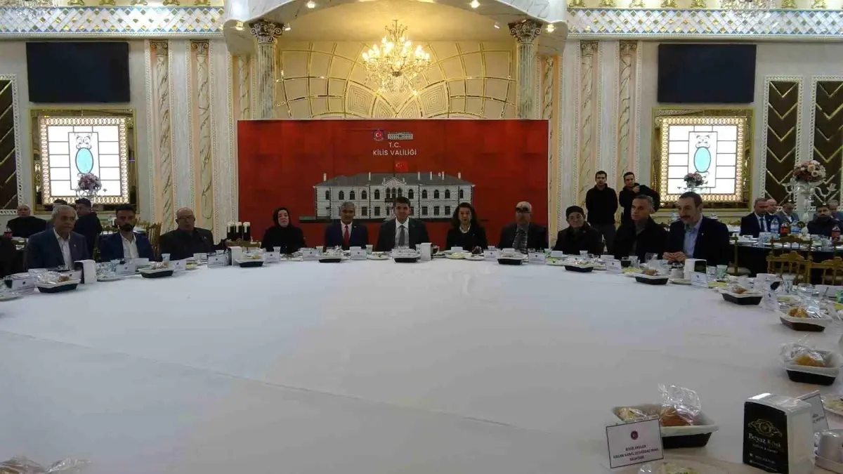 Kilis Valisi Kalaylı, muhtarlarla iftar programında buluştu