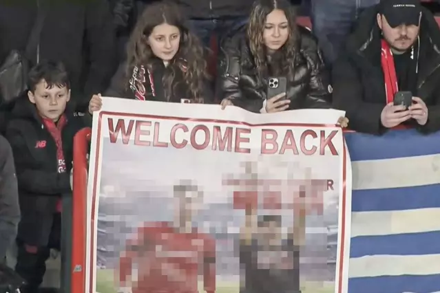 Maçtan önce ”Hoş geldin” diye pankart açtıkları adam, 89. dakikada hepsini üzdü