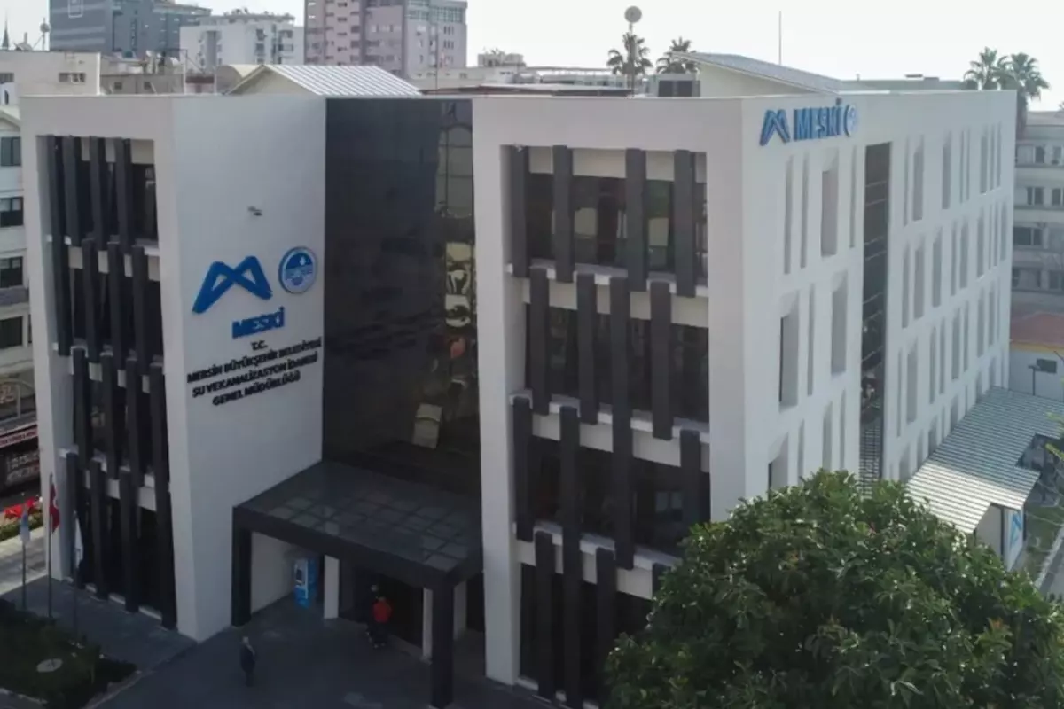 Mersin Büyükşehir Belediyesi\'ne operasyon! Çok sayıda gözaltı var