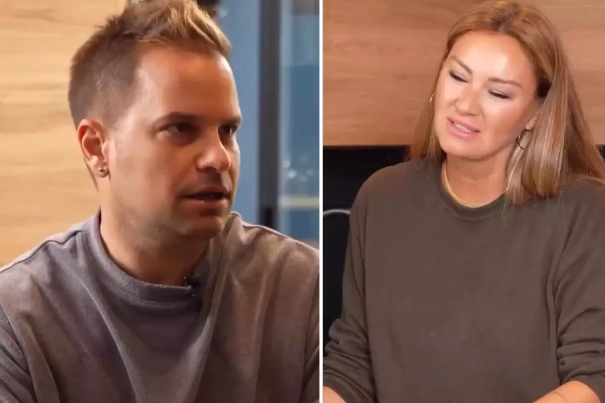 Pınar Altuğ\'a eşinin yanında açıkça soruldu: Müstehcen sahnede oynar mısın?