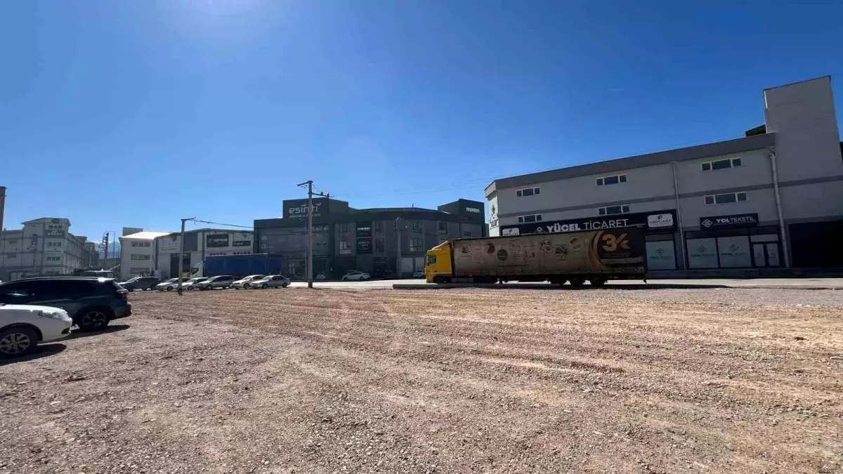 Sanayi bölgesinde otopark alanları artıyor