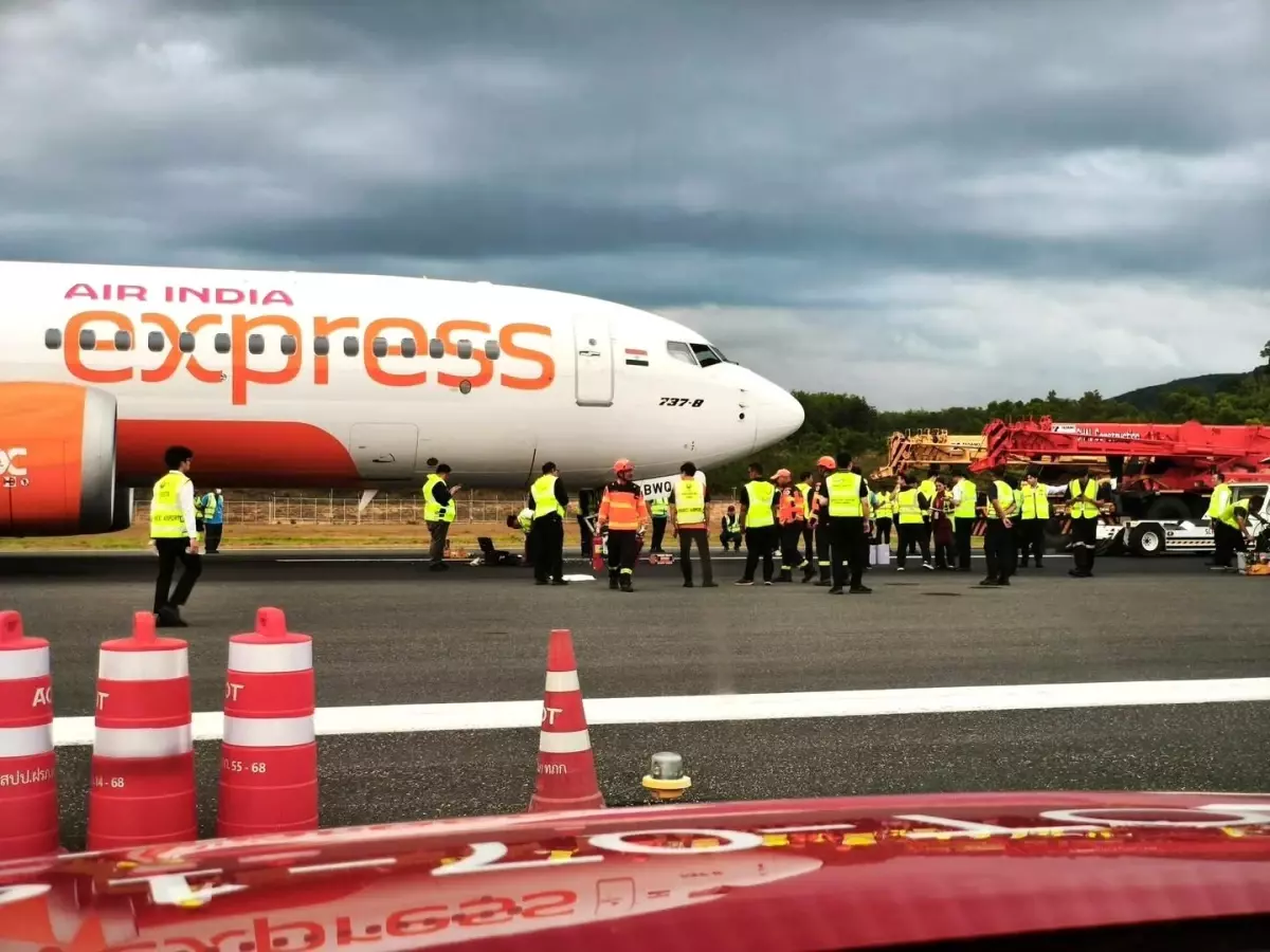 Tayland\'da yolcu uçağı sert iniş yaptı: Uçağın iniş takımı koptu