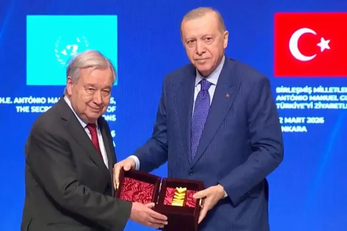 Cumhurbaşkanı Erdoğan\'dan BM Genel Sekreteri Guterres\'e ödül