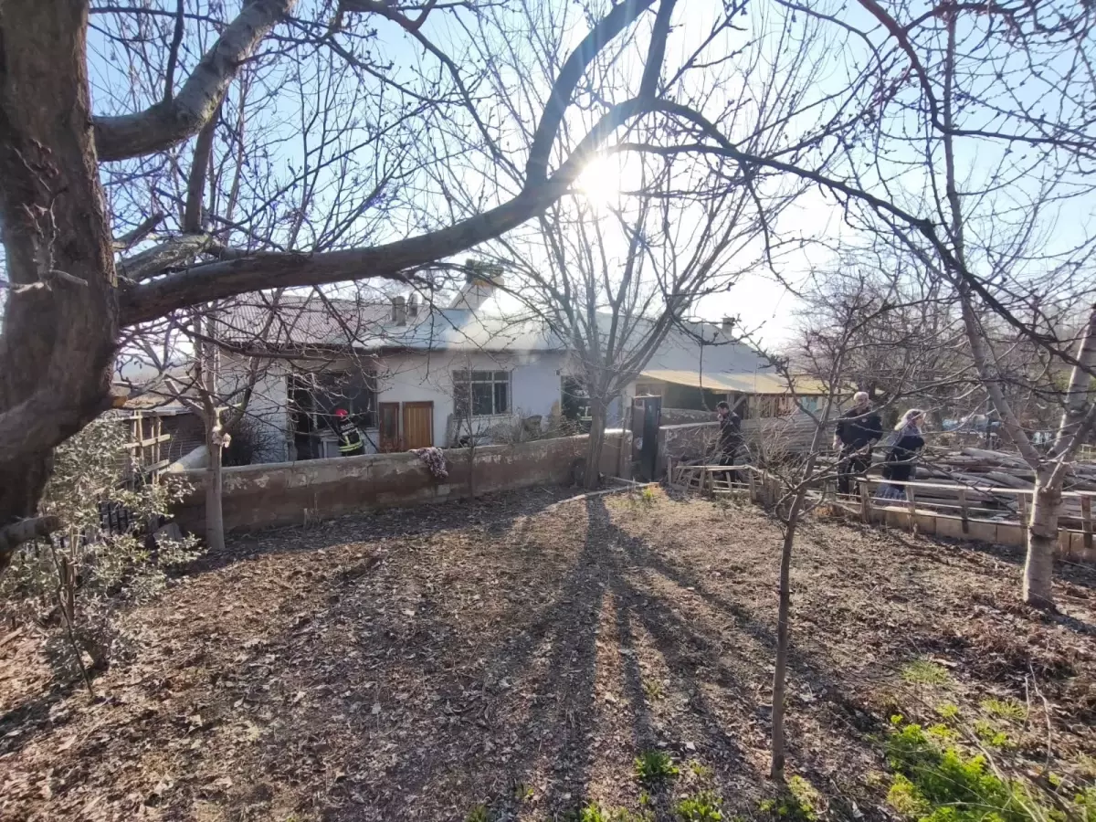 Elazığ\'da Yangın: 1 Ölü, 1 Yaralı