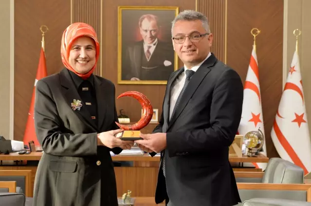 Erhürman Kızılay Heyetini Kabul Etti