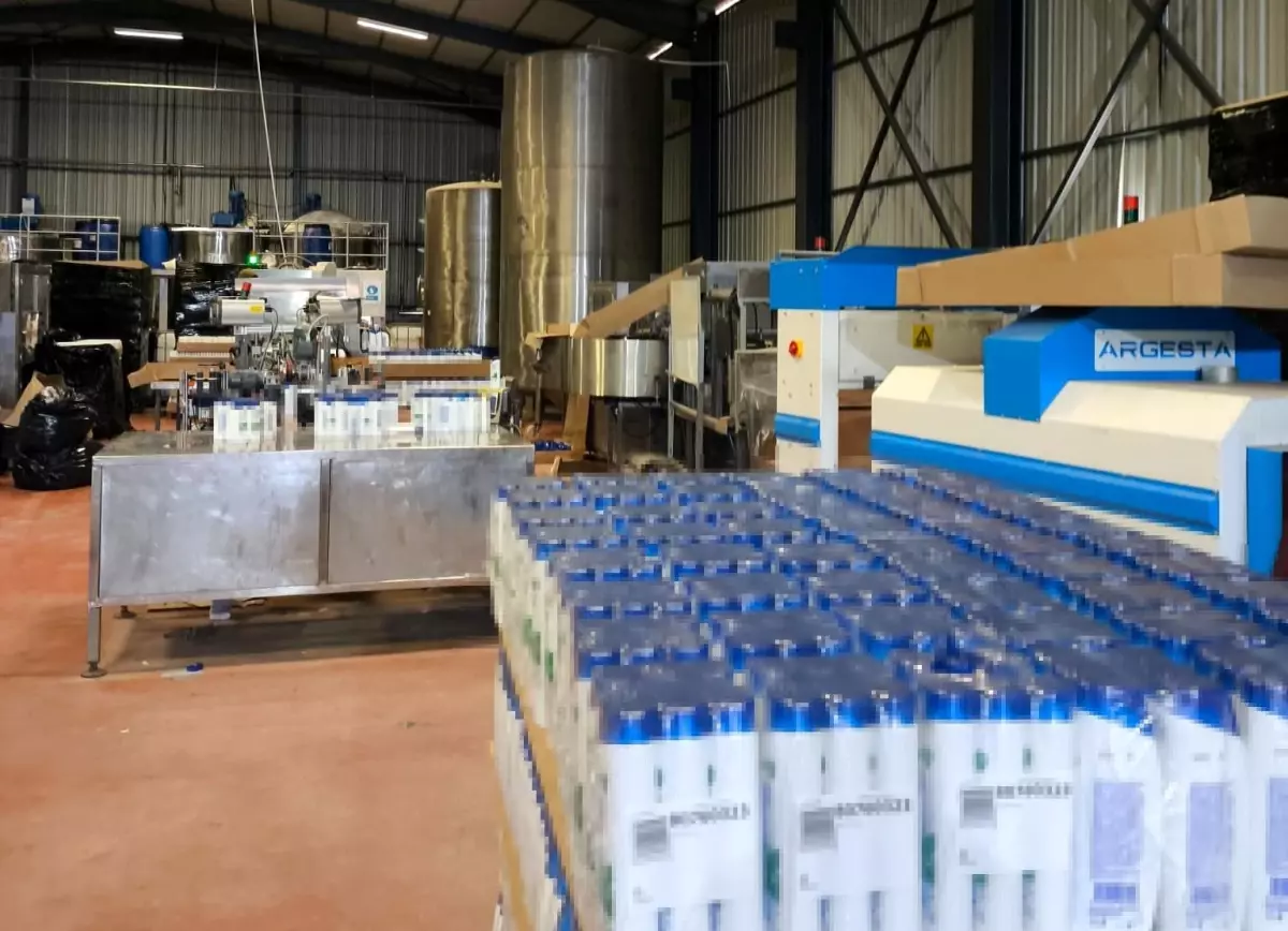 Kocaeli\'de jandarma ve zabıtadan kaçak imalathaneye ortak operasyon