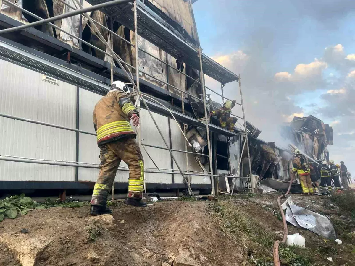 Konteyner yatakhane alevlere teslim oldu