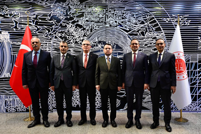 Adalet Bakanı Gürlek'ten İstanbul Bölge İdare Mahkemesi'ne ziyaret: Adalet güçlüden yana algısını yıkacağız