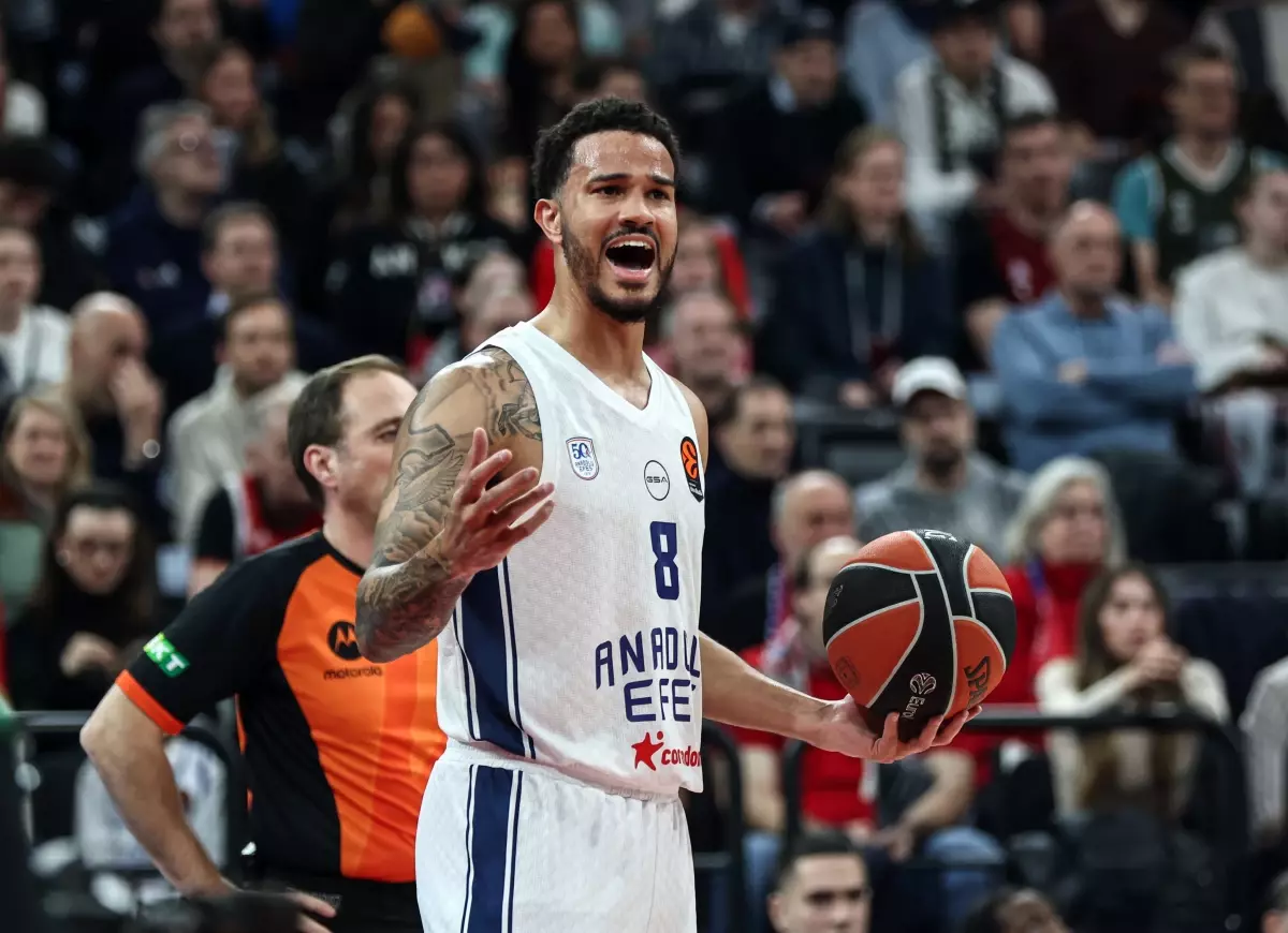 Anadolu Efes, Bayern Münih\'i yendi