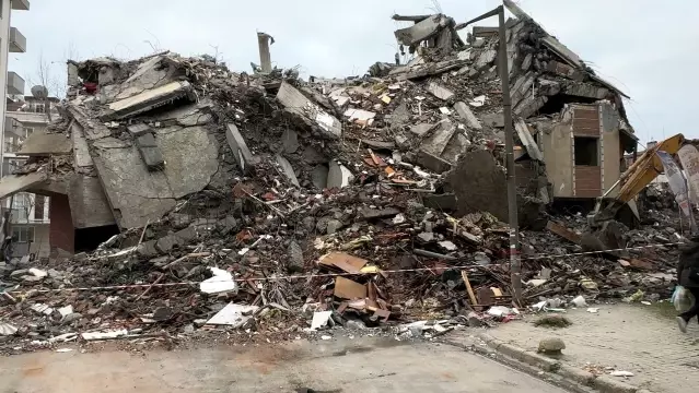 Avcılar’da Bina Çöktü