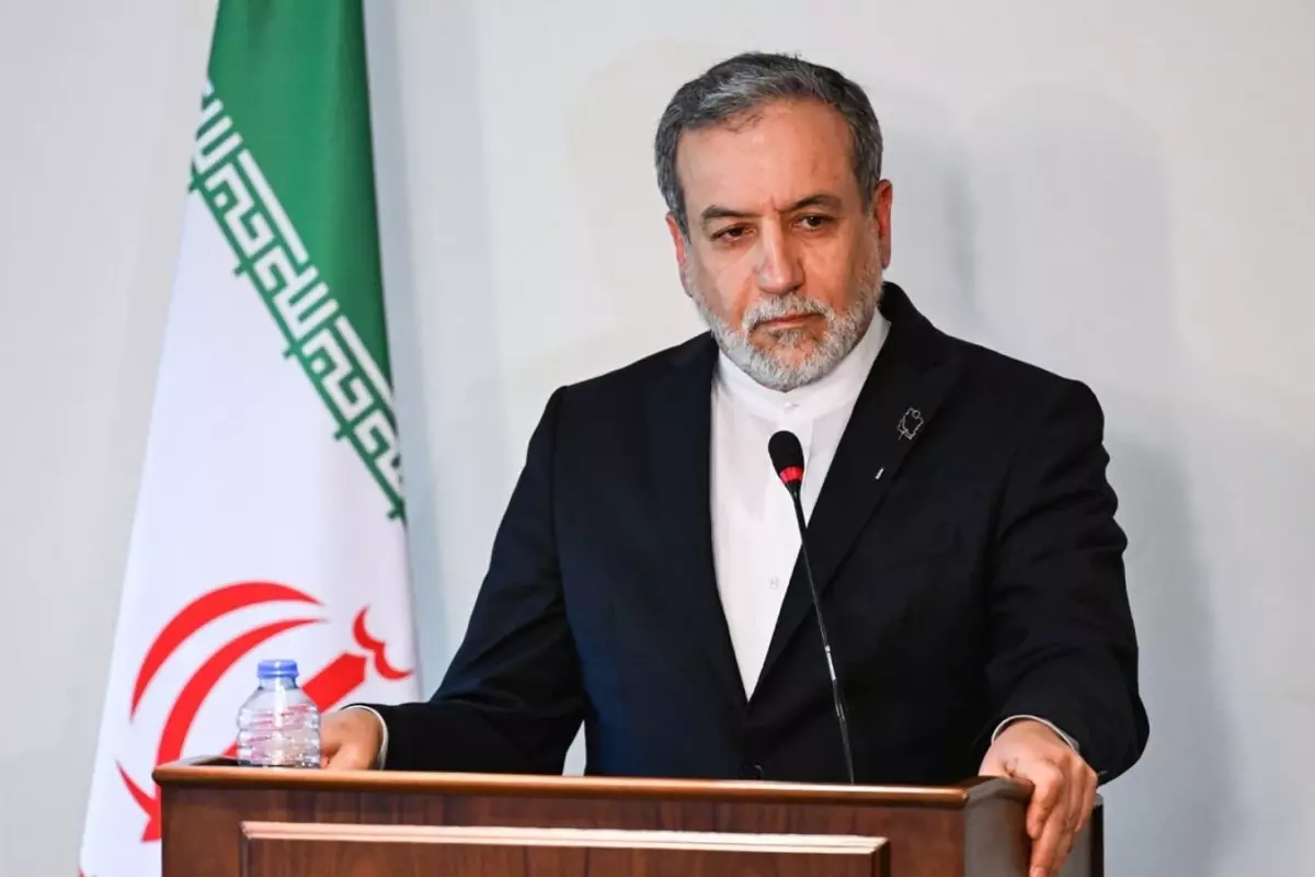 Füze krizinin ardından İran Dışişleri Bakanı\'ndan Türkçe mesaj