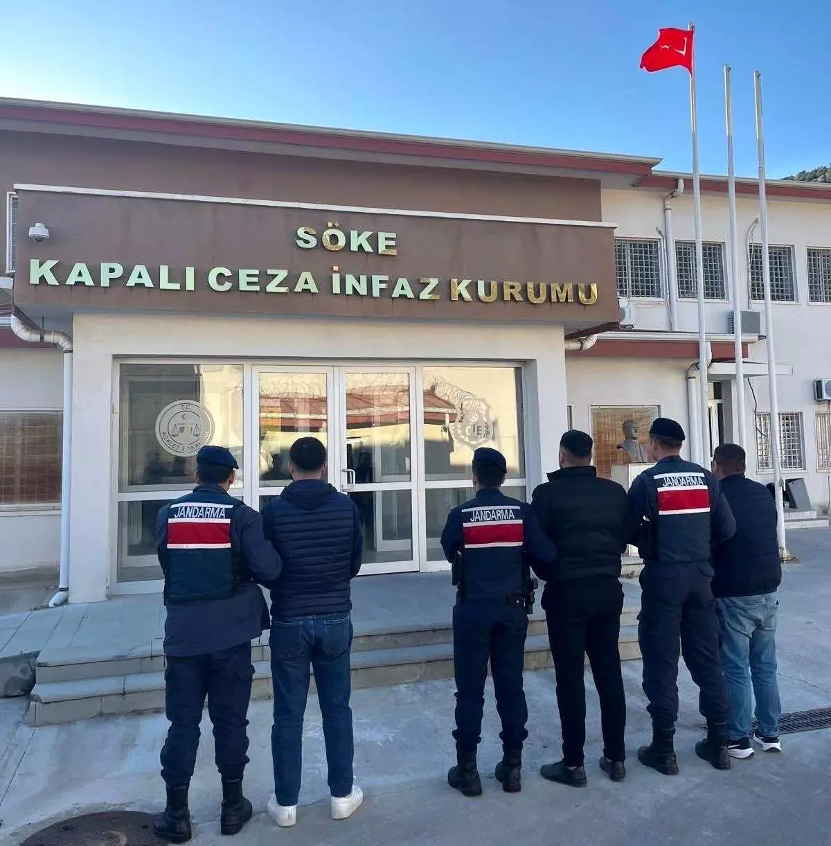 Aydın\'da Düzensiz Göçmen Operasyonu
