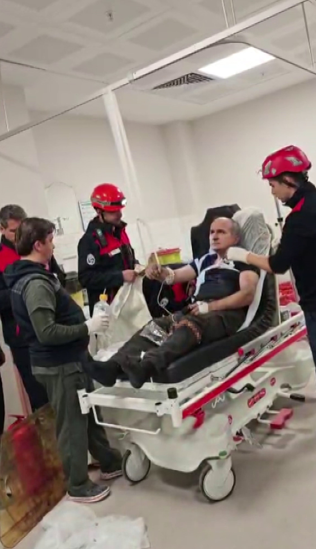 <a class='keyword-sd' href='/itfaiye/' title='İtfaiye'>İtfaiye</a> ekibi ameliyata girdi