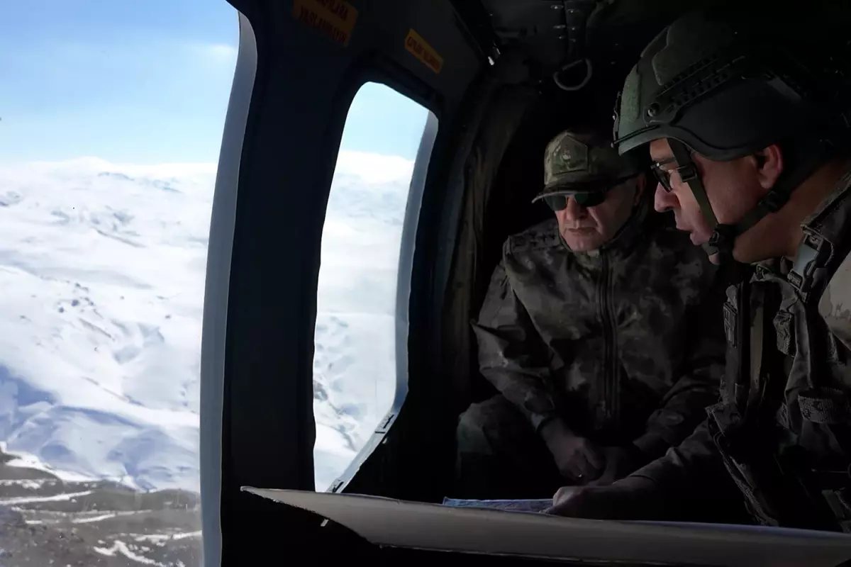 Kara Kuvvetleri Komutanı Tokel, İran sınırında