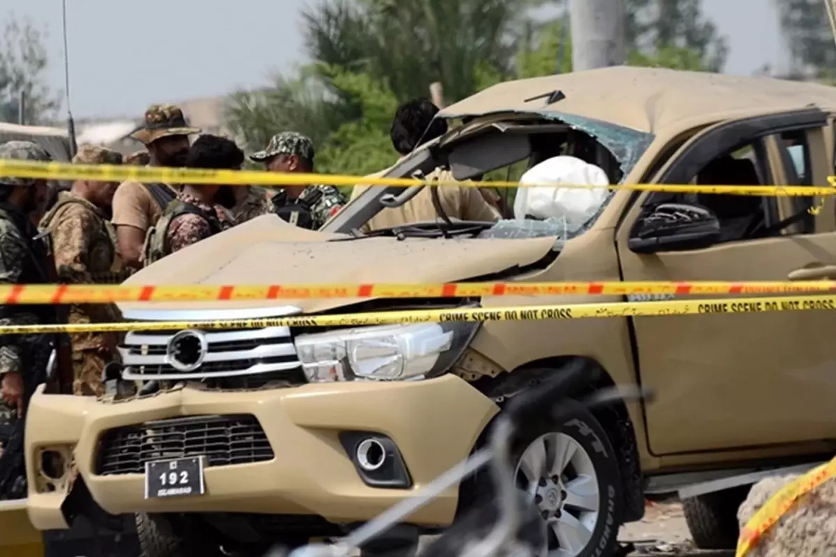 Pakistan\'da polis aracında patlama: 7 ölü