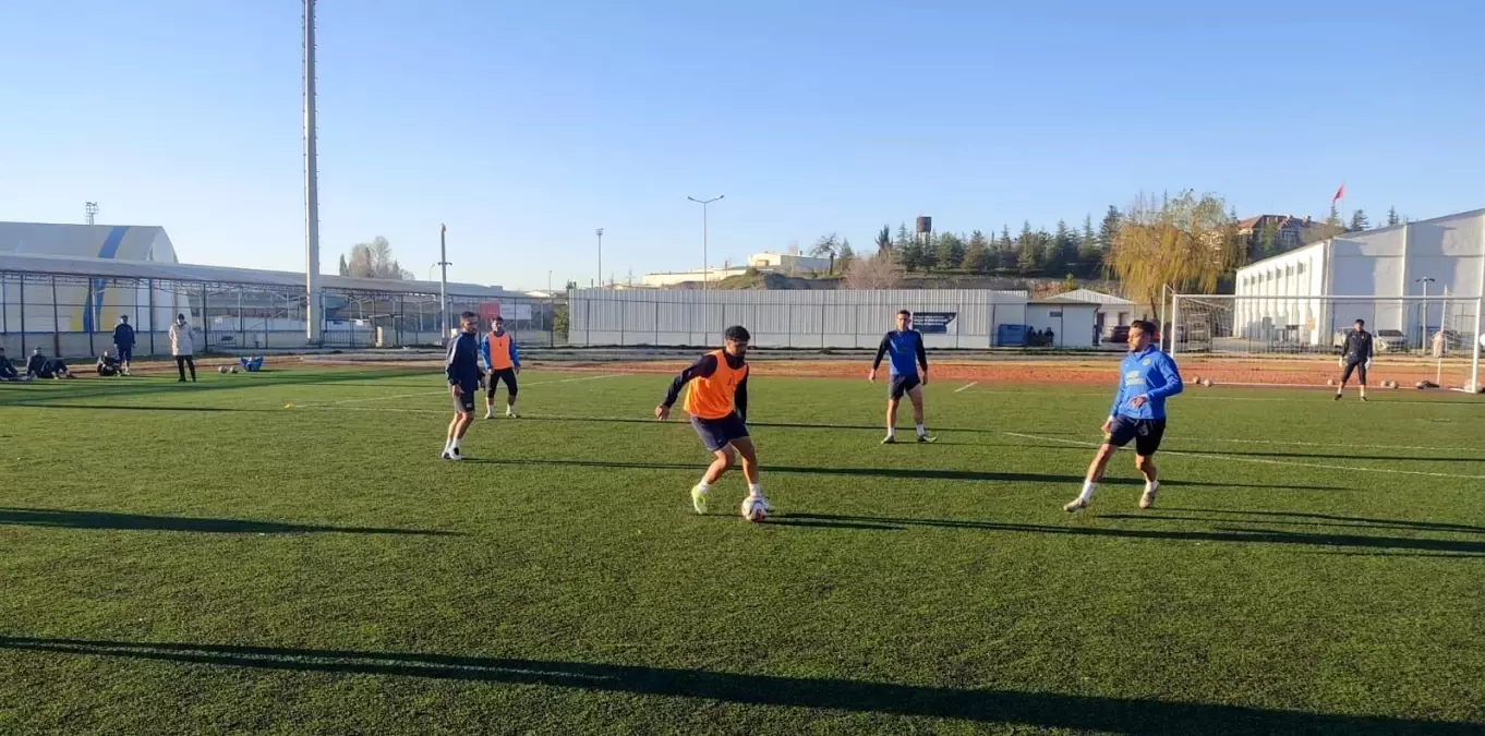 Söğütspor, lider Kahraman Kazan Belediyespor\'a hazırlanıyor