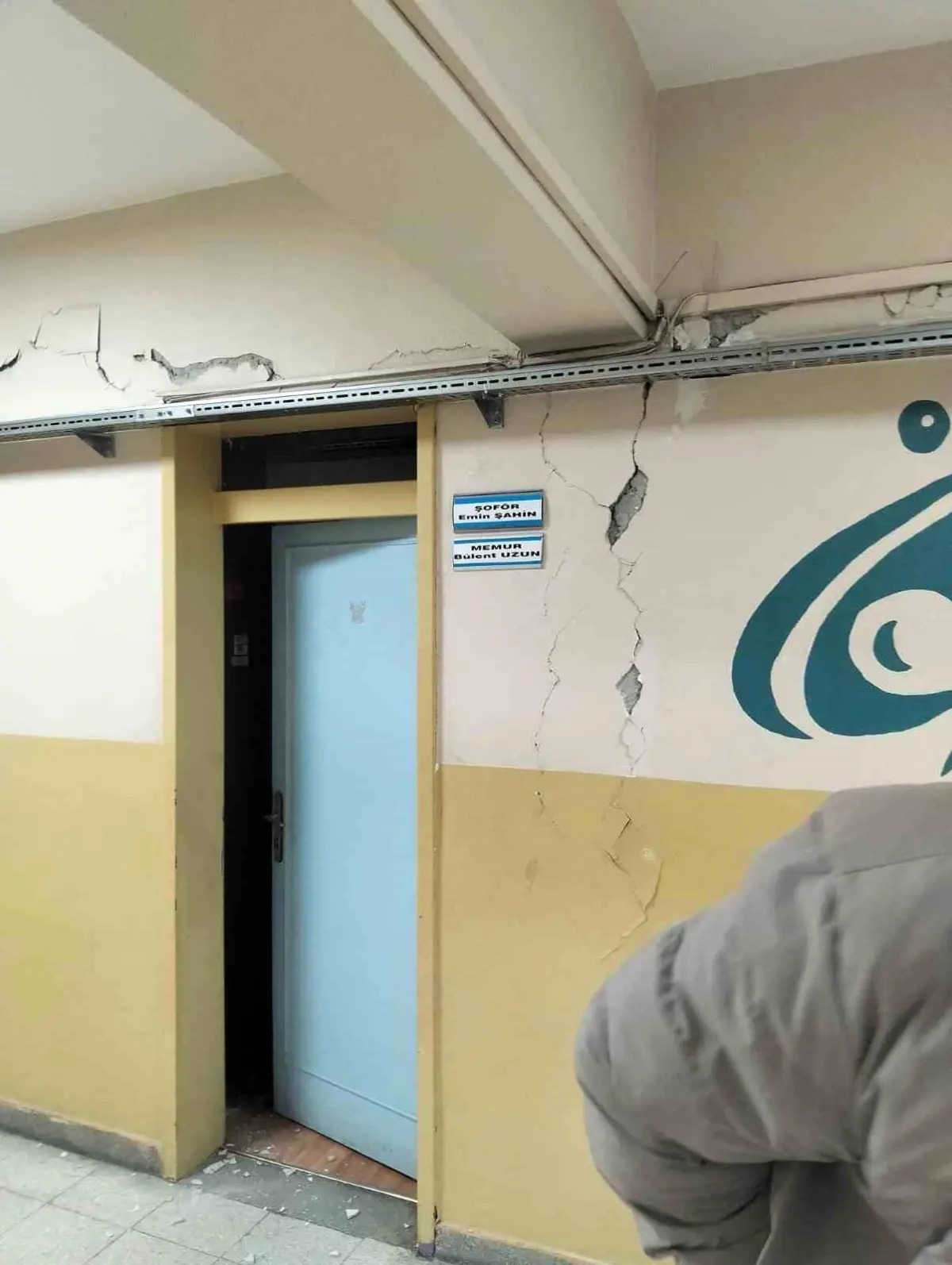 Tokat\'ta Deprem Okulda Çatlaklara Neden Oldu