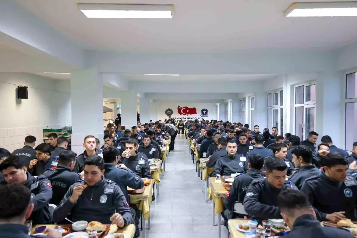 Vali Sözer, Polis Adaylarıyla İftarda Buluştu