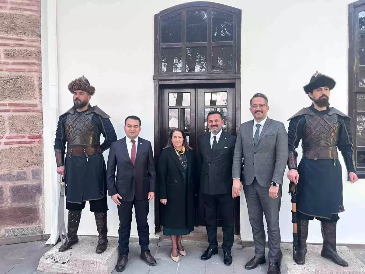 Bakan Yardımcısı Madak, Ertuğrulgazi Türbesi\'ni ziyaret etti