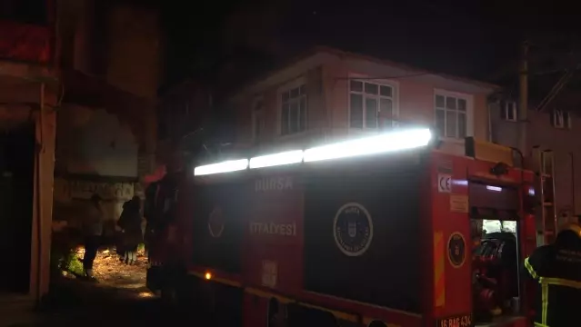 Bursa’da Metruk Binada Yangın