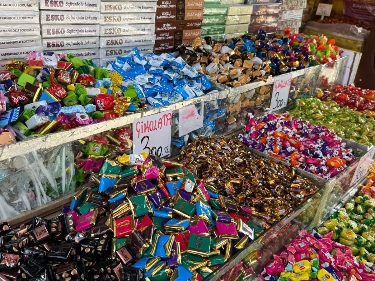 Zonguldak\'ta Bayram Coşkusu: Şeker ve Çikolata Tezgahlarda
