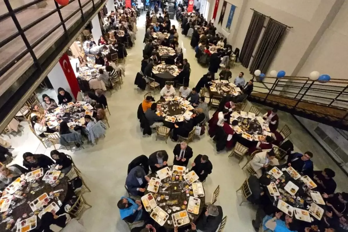 Eskişehir\'de Öğrencilere İftar Programı