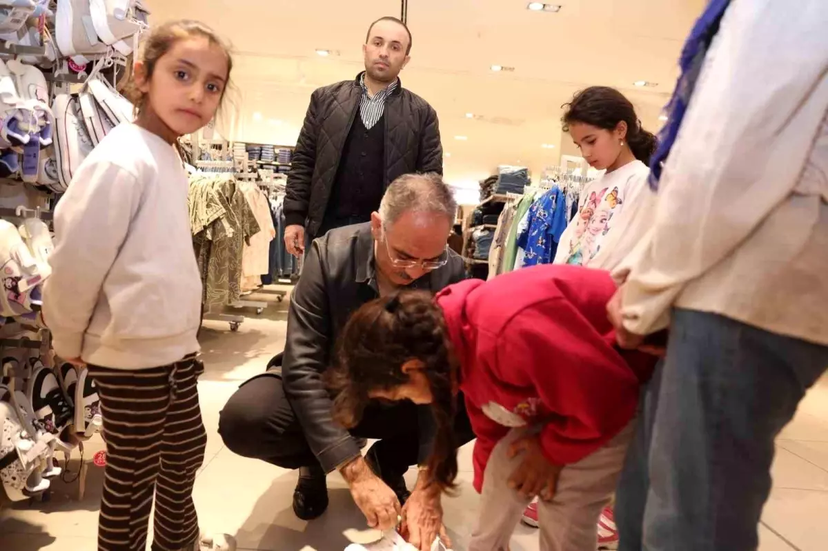 Eyyübiye\'de yetim çocuklar bayramlık heyecanı yaşadı