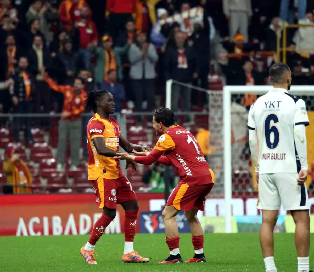 Galatasaray Başakşehir\'i 3-0 Yendi