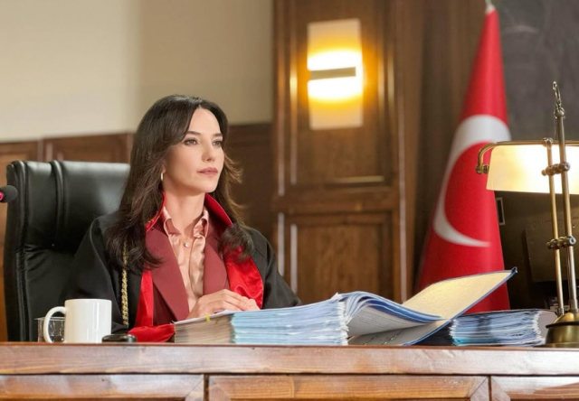 Hande Ataizi'nden Hülya Avşar'ın dizisine sert eleştiri: Dizi berbat