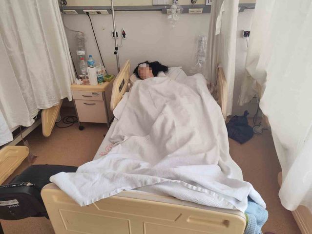 Şiddet gördüğü eşi tarafından dördüncü kattan atılan kadın yaşam mücadelesi veriyor