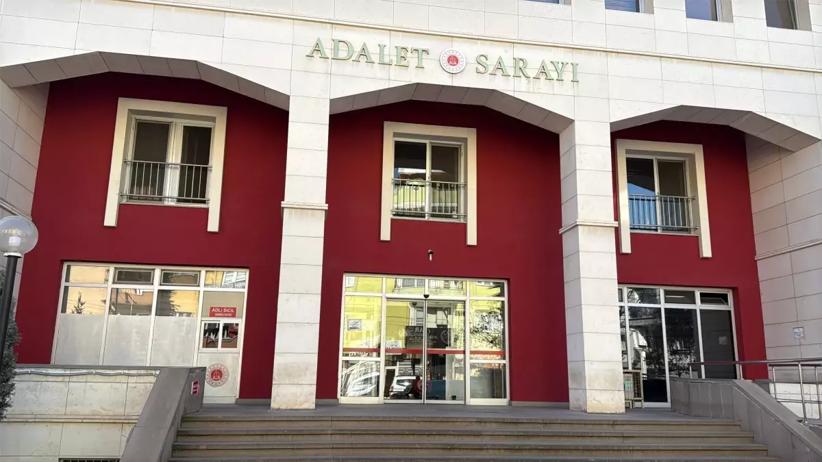 Atatürk\'e Hakaretten Öğretmen Tutuklandı