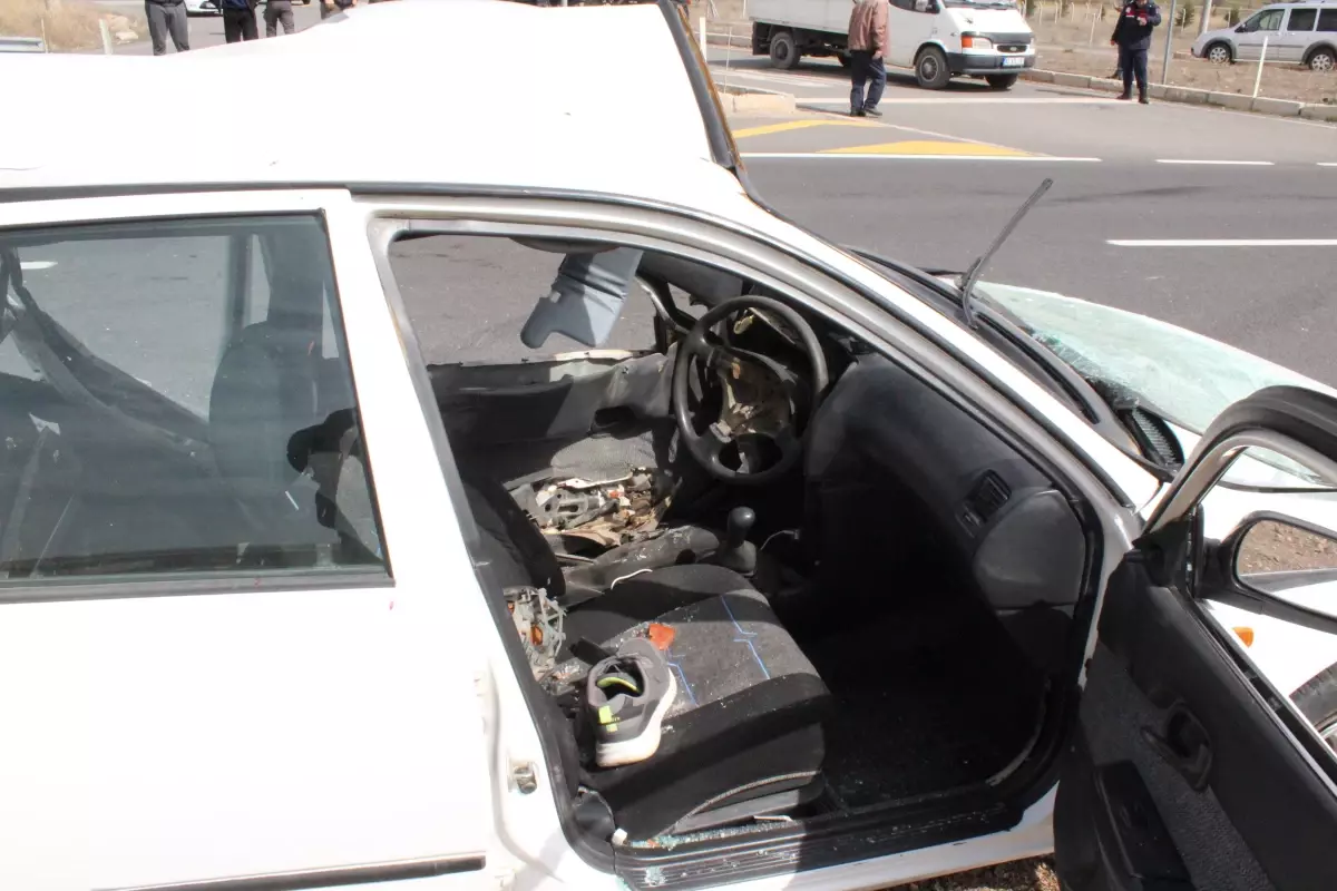 Aksaray\'da Kavşak Kazası: 1 Ölü, 1 Yaralı