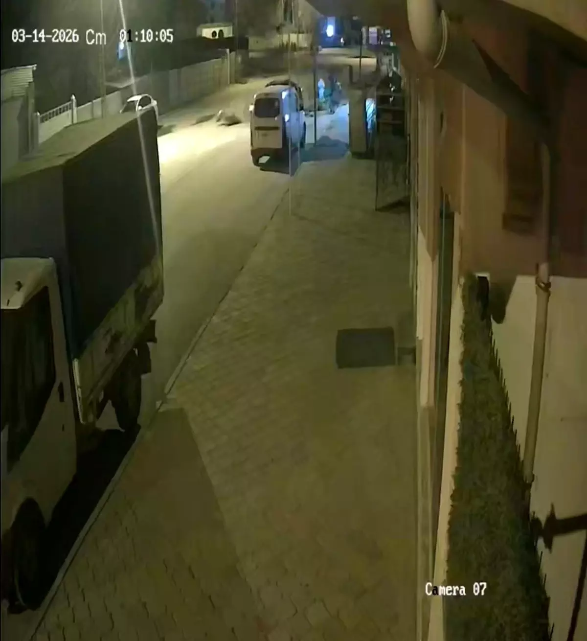 Polis uygulamasından kaçan alkollü sürücü motosiklete çarptı: Belediye başkanının oğlu çıktı