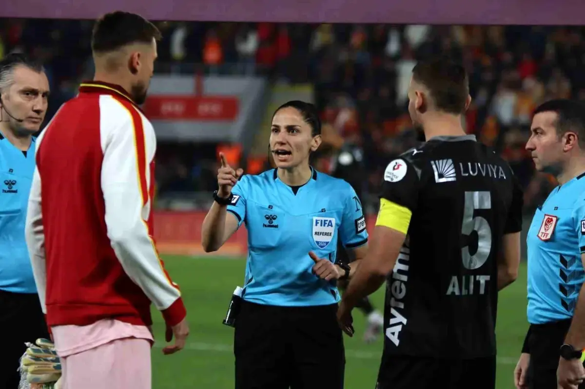 Trendyol Süper Lig\'de İlk Kadın Hakem