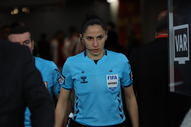 Süper Lig'de 22 yıl sonra kadın hakem düdük çaldı