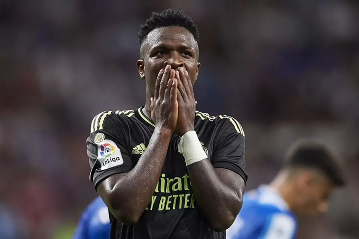 Tanıyamayacaksınız! Vinicius Junior\'ın yeni saç stilini görenler gülmekten yerinde duramıyor