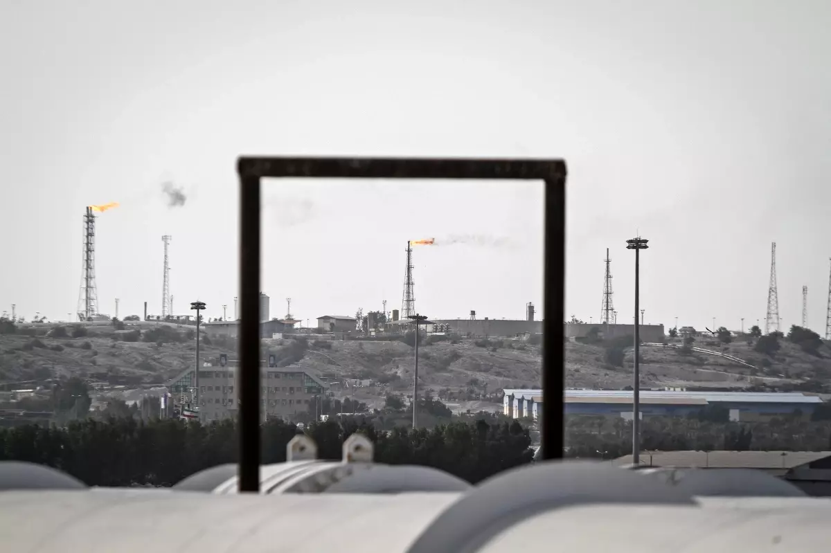 Trump\'tan Hark Adası\'na Hava Saldırıları