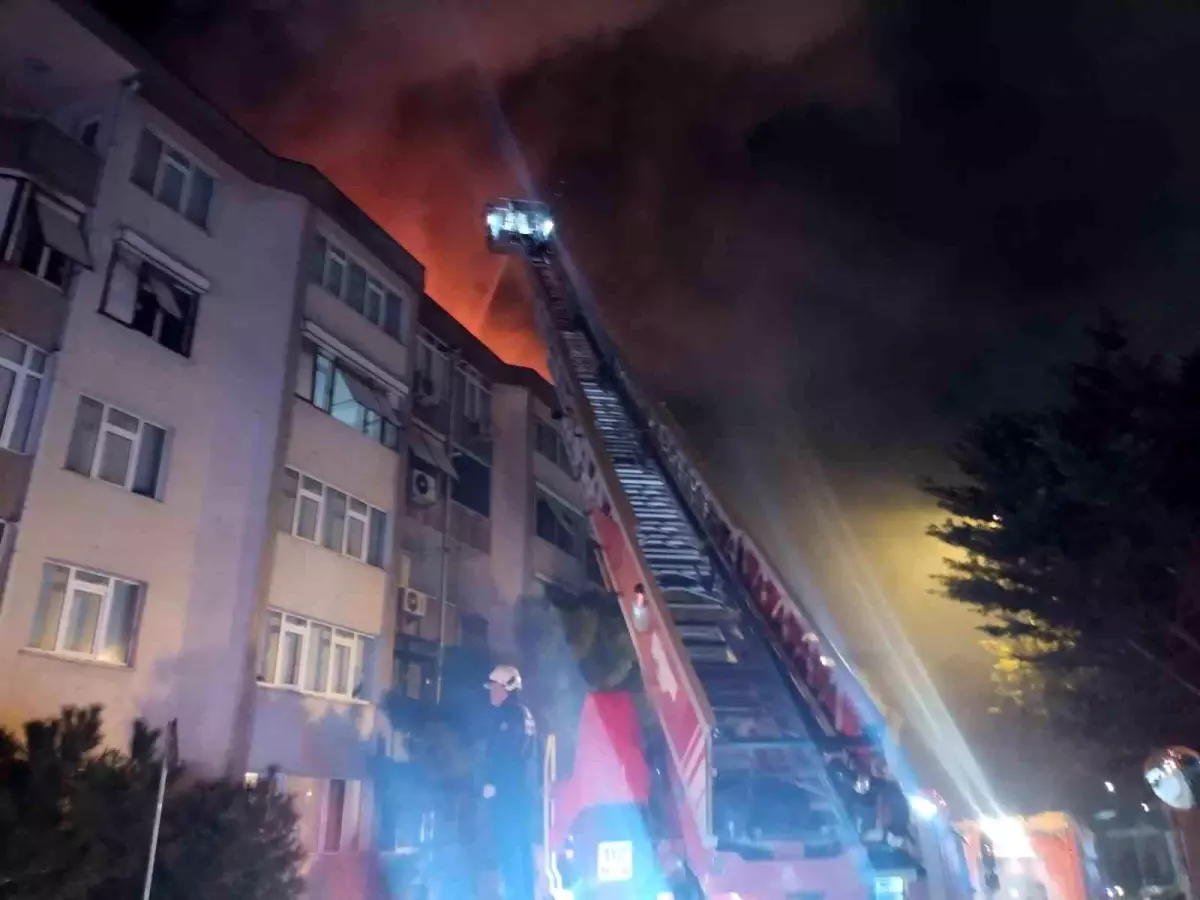 Bulgurlu\'da Çatı Yangını Paniğe Neden Oldu