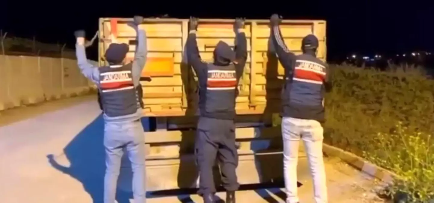 Adana\'da Kaçak Tütün Operasyonu