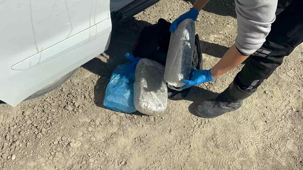 Adana\'da Uyuşturucu Operasyonu: 2 Tutuklama