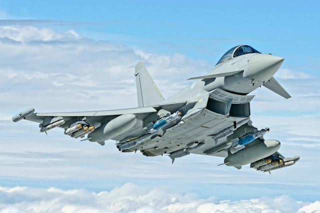 Arap ülkesi gece yarısı alarma geçti! Tek tek vurdular Arap ülkesi gece yarısı alarma geçti! Tek tek vurdular