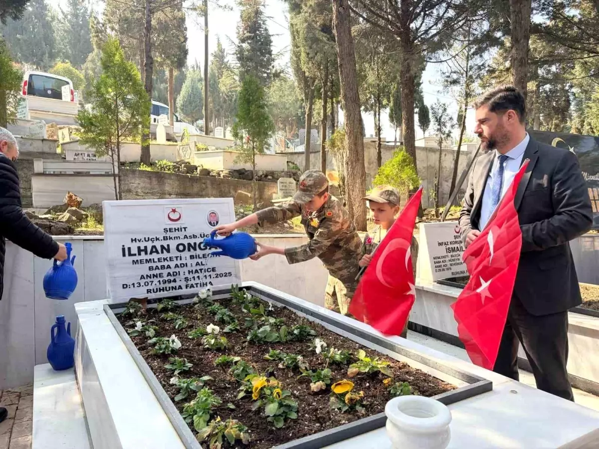 81 İlde Şehit Mezarlığı Temizliği