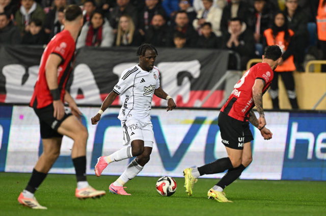 Beşiktaş, 10 kişi kalan rakibi karşısında sürprize izin vermedi