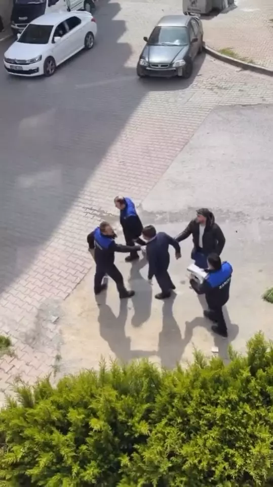 Beylikdüzü’nde Zabıta ile Seyyar Satıcı Arasında Gerginlik