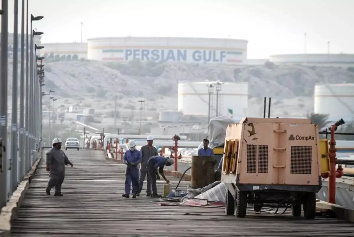 ABD, İran\'ın Hark Adası\'na Saldırdı